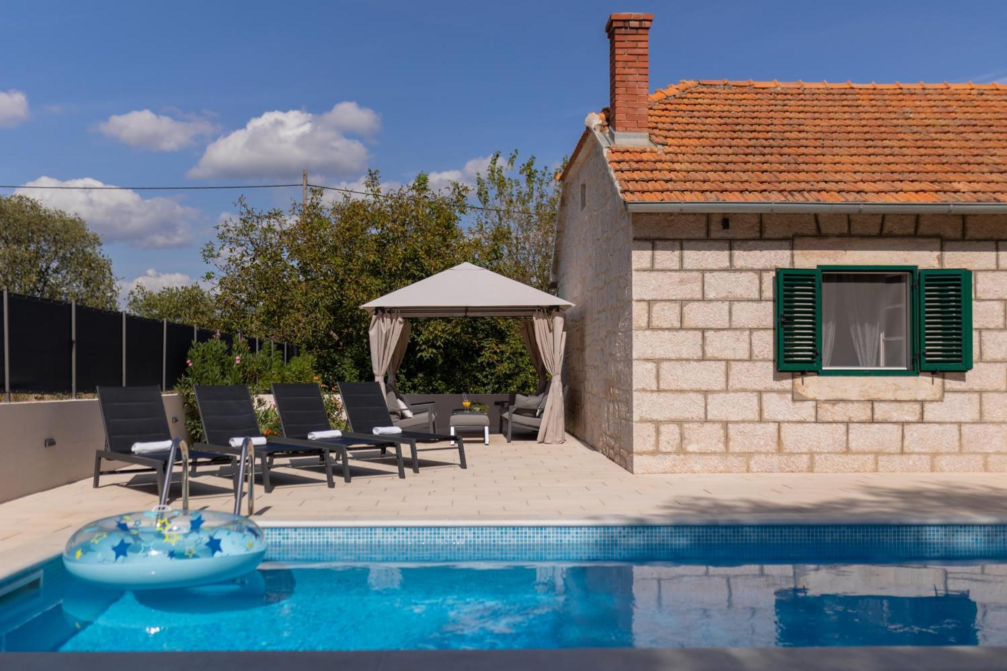 Experience Village Life - Jokini Dvori With Private Pool Pakovo Selo Luaran gambar